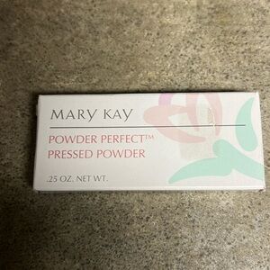 NWT Mary Kay Powder Perfect Pressed Powder Light 4877